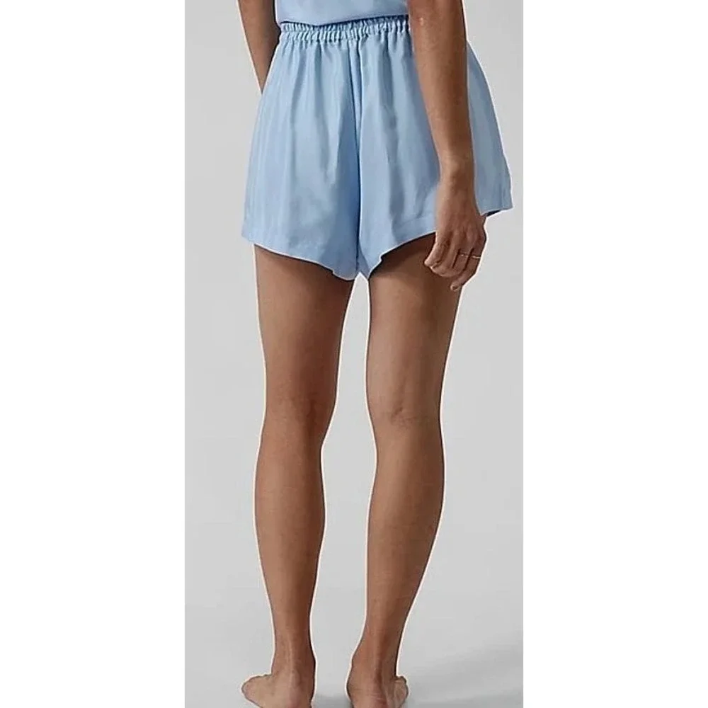 Athleta Calm Cool Shorts Relaxed Flowy Dolphin Hem Size Large Baby Blue Women's